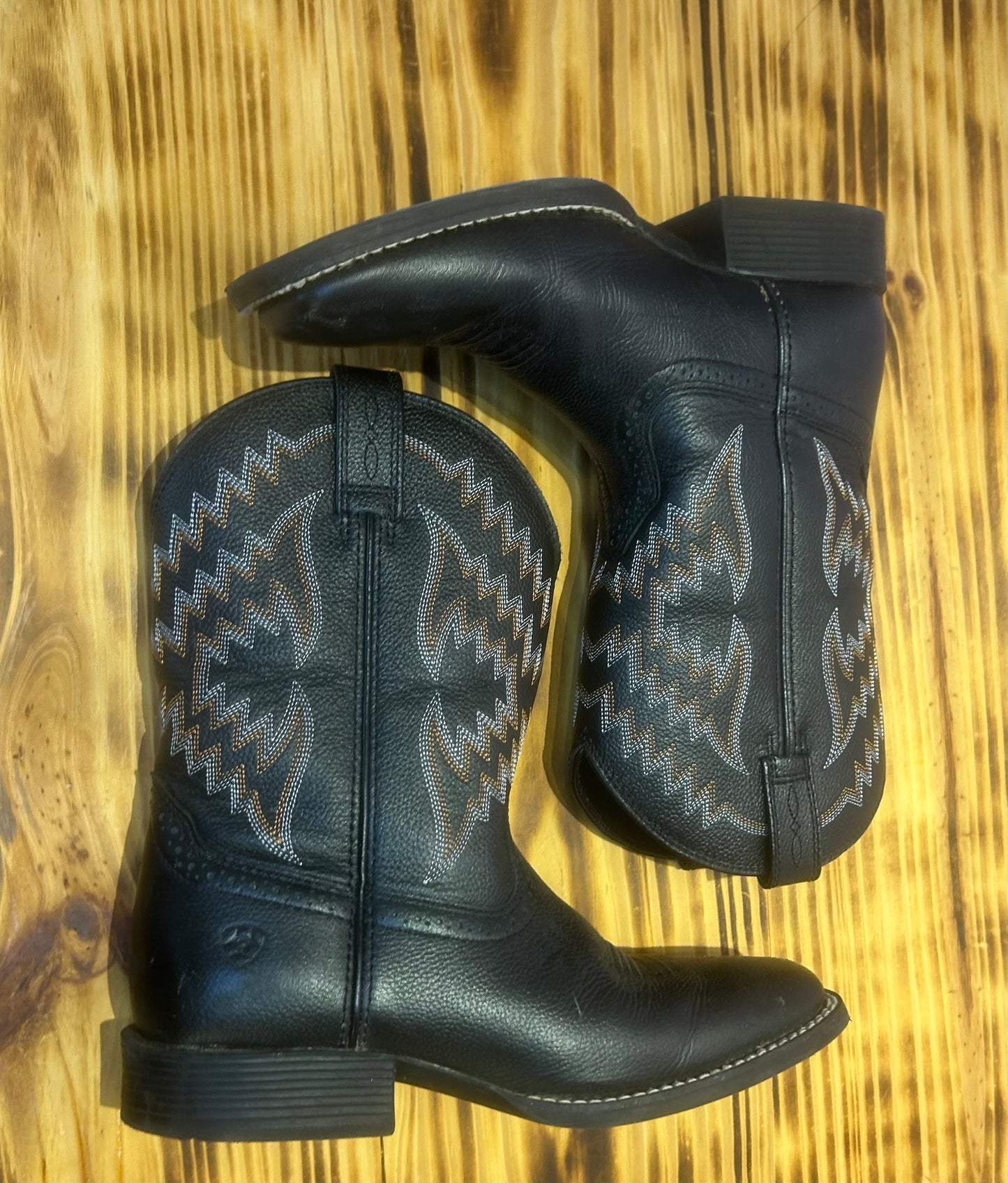 Black Ariat Boot - boys size 4 1/2.