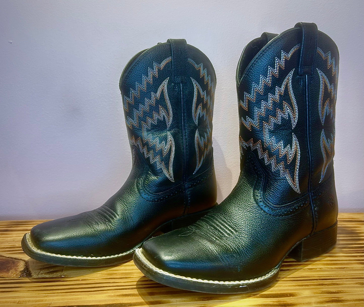 Black Ariat Boot - boys size 4 1/2.