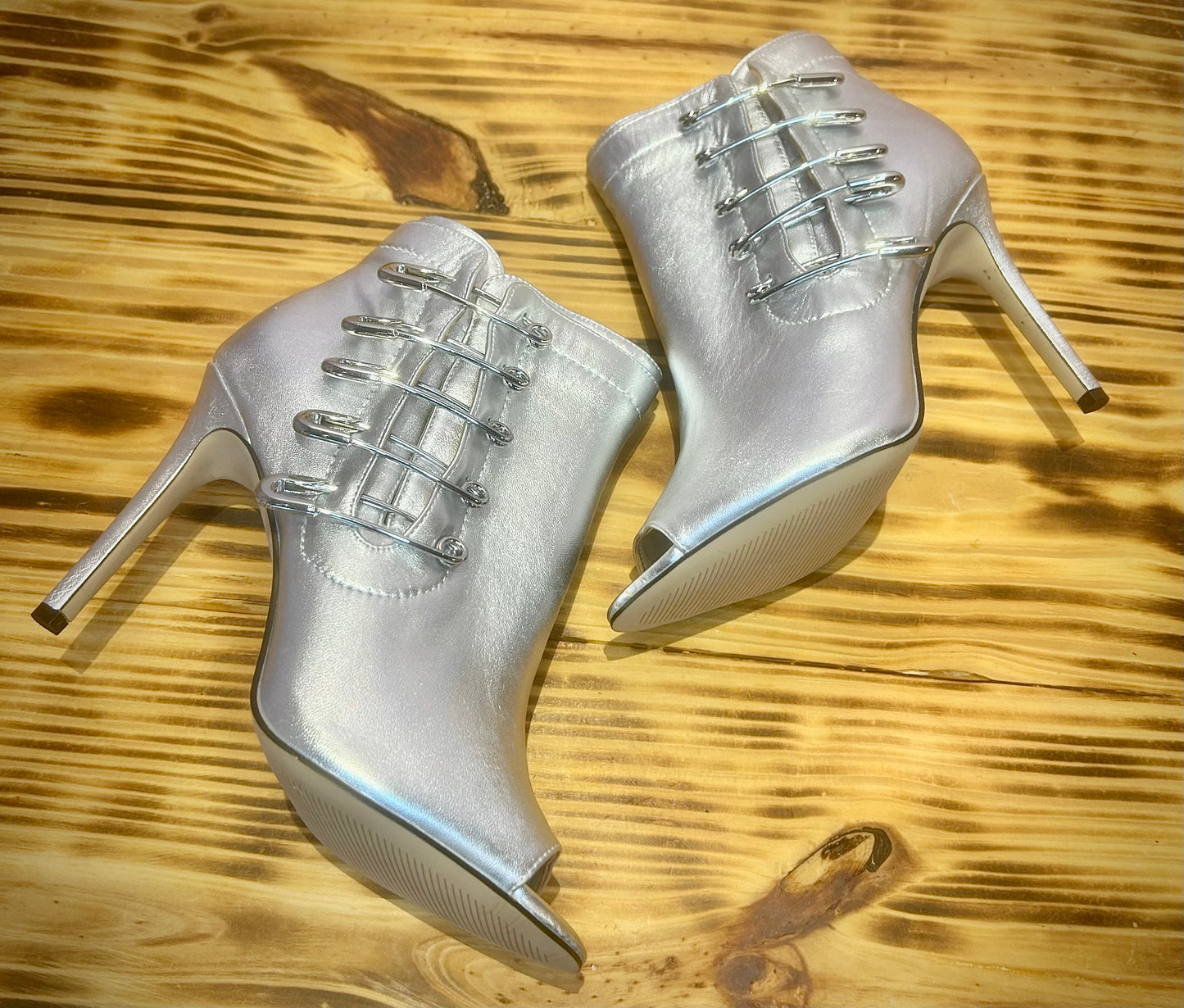Katy Perry Silver Metalic The Utility Slipper Peep Toe Bootie - size 8